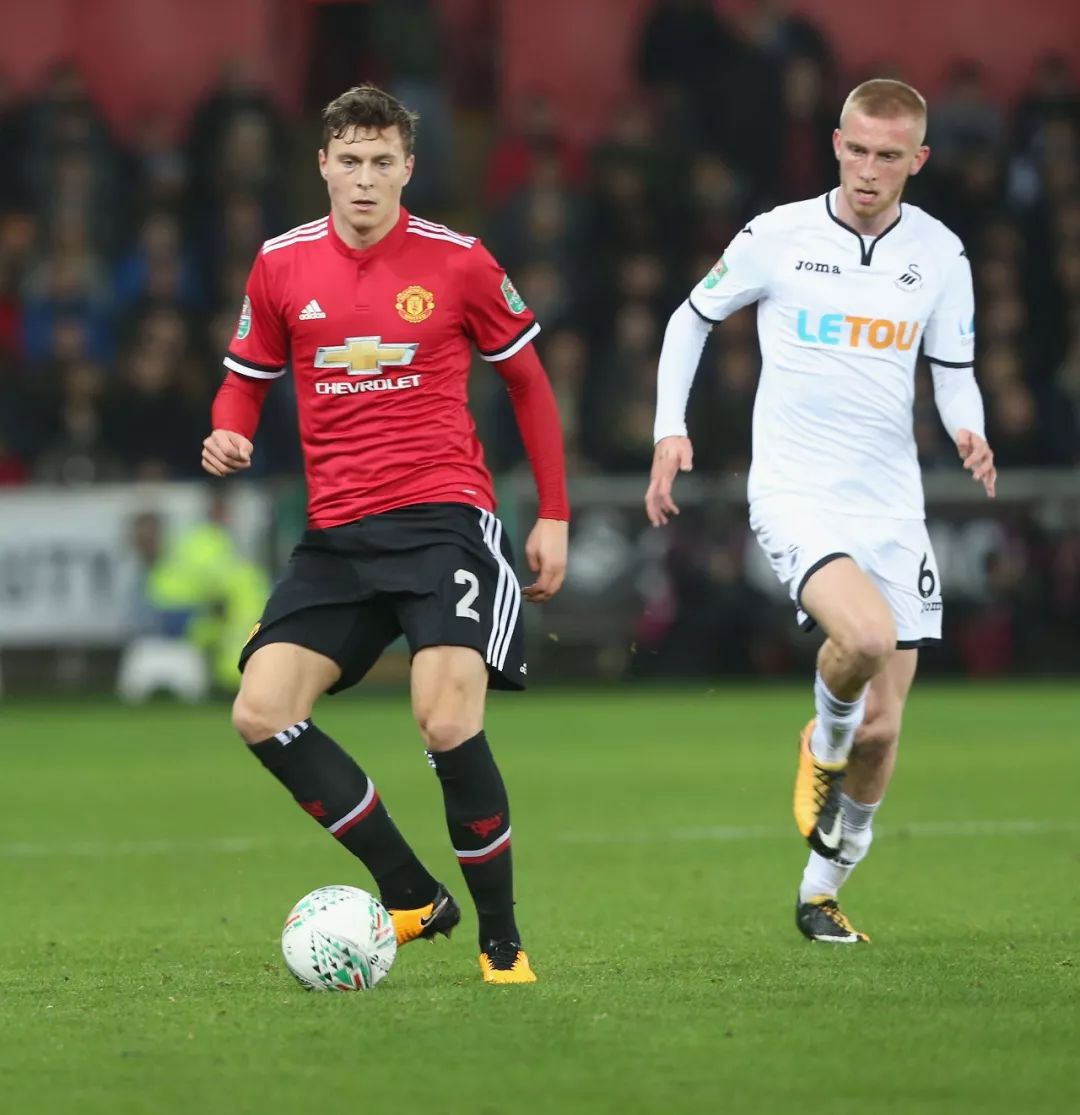 通过积极的 通过积极的